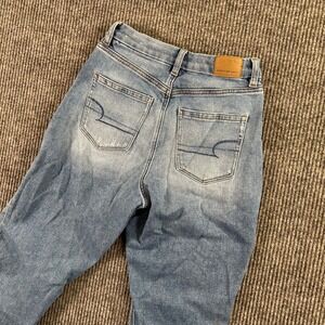 American‎ Eagle Jeans Womens 2 Distressed Ripped Light Wash Y2K Festival Grunge